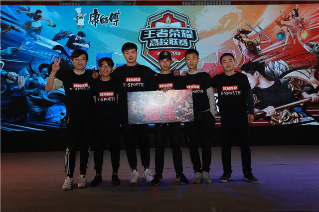 在球队中举 在球队中举