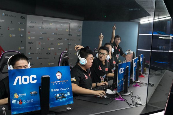 线表现出了 线表现出了